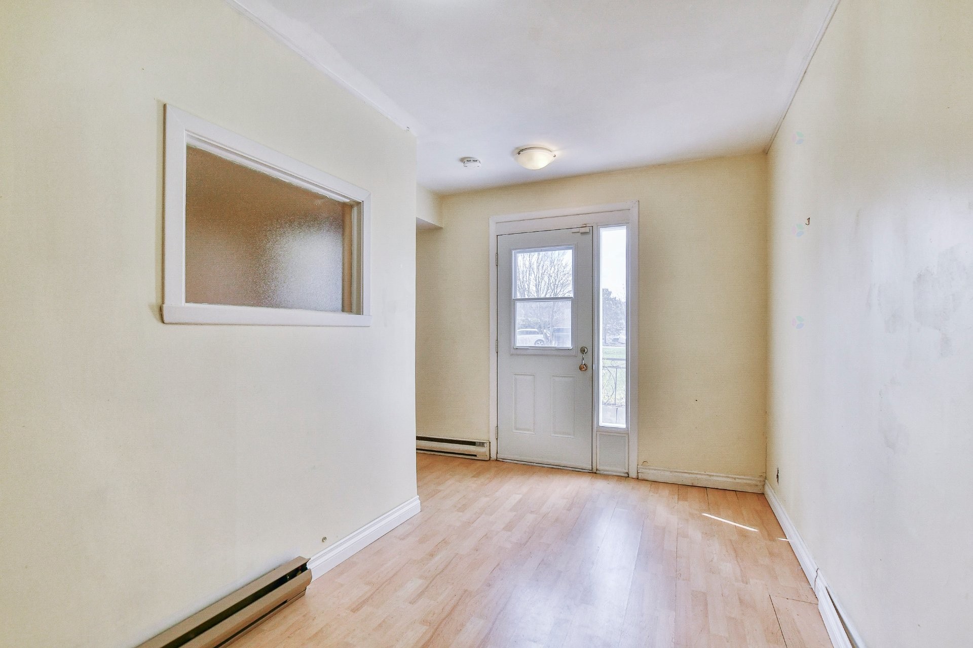 Entry - 37 - 37A Av. Byette, Sainte-Agathe-Des-Monts, QC