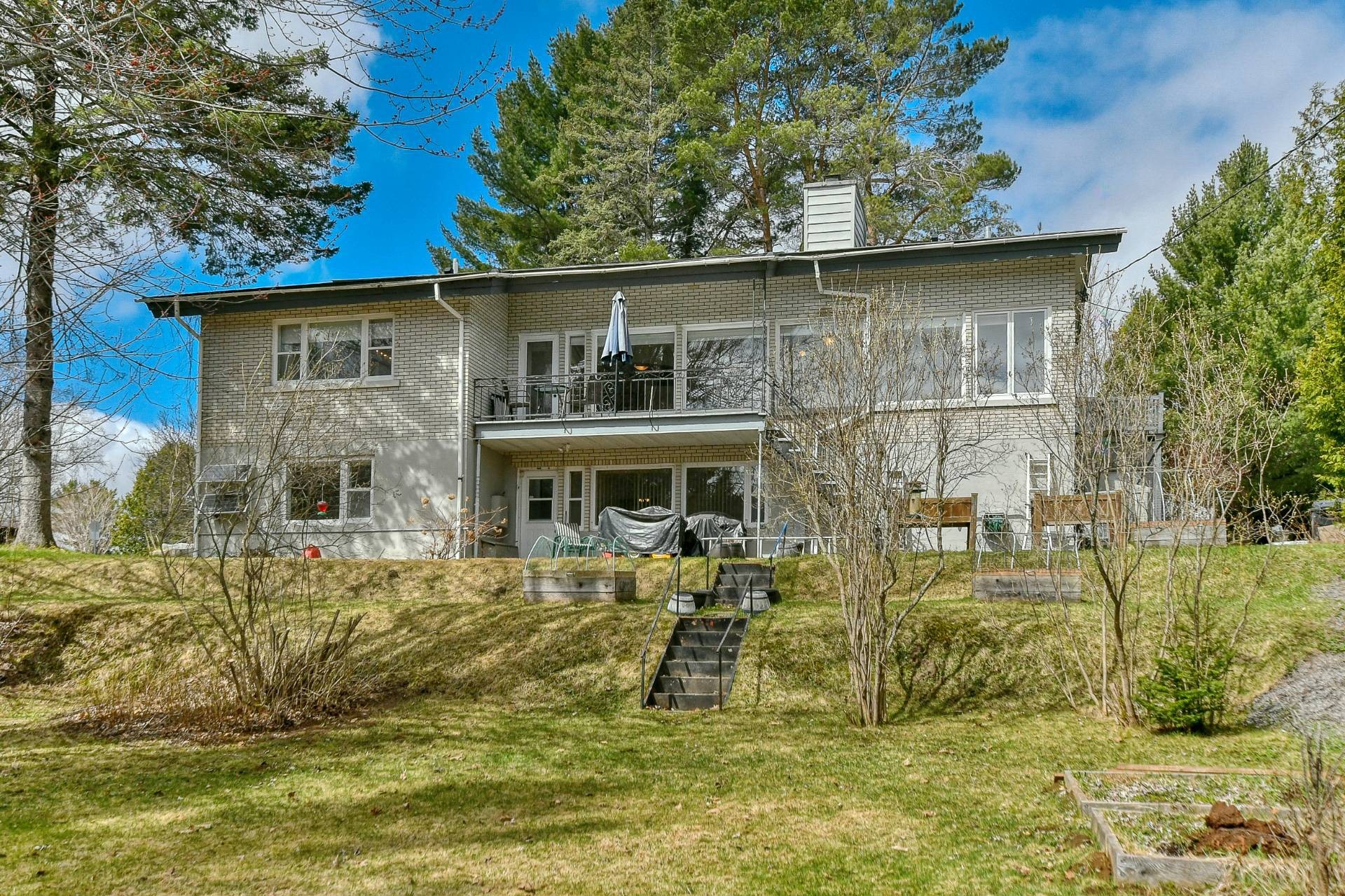 Back of Structure - 37 - 37A Av. Byette, Sainte-Agathe-Des-Monts, QC