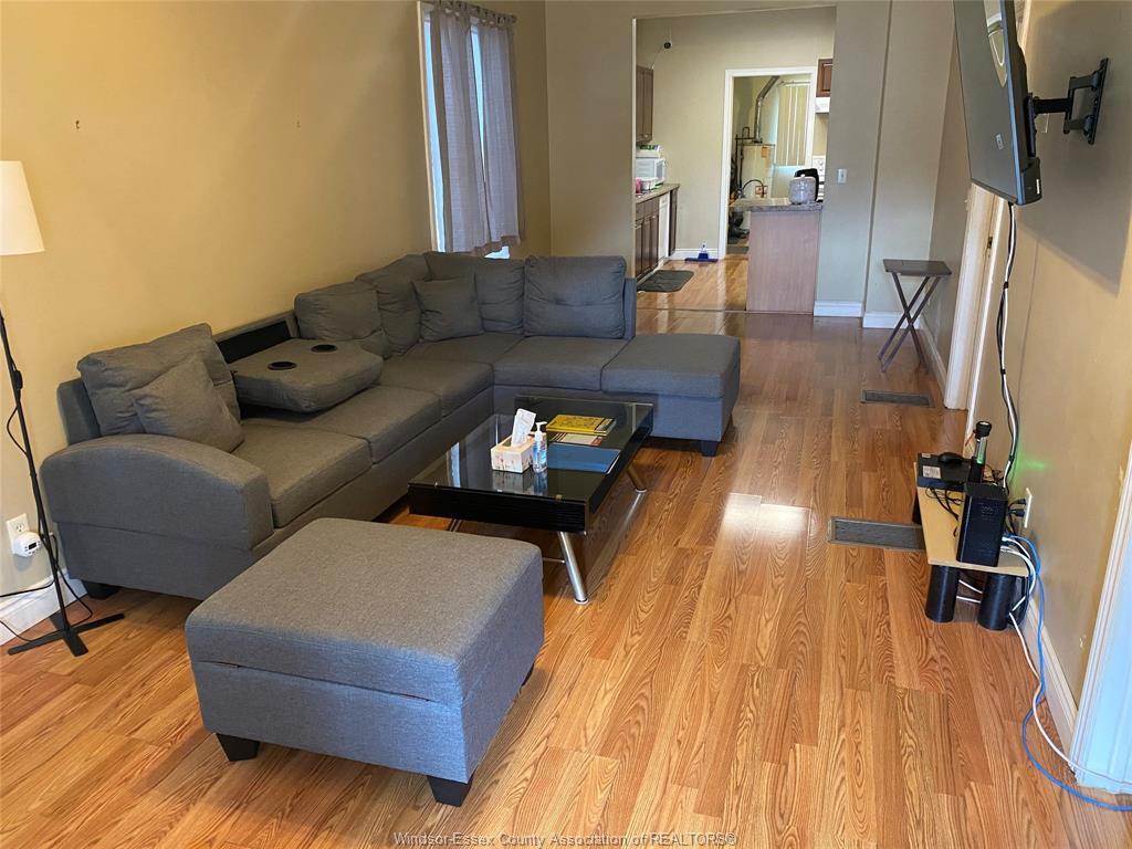 366 Bridge, Windsor, ON - Indoor Photo Showing Living Room