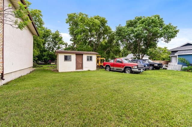 418 Netley Ave, Selkirk, MB