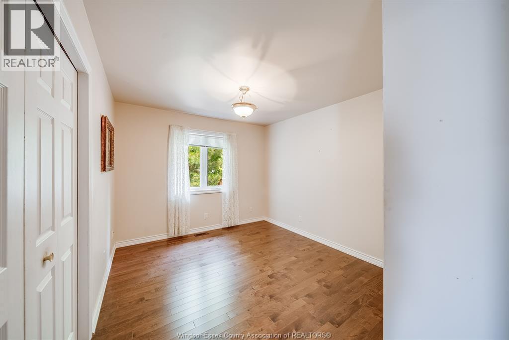 1694 Chornoby, Tecumseh, ON