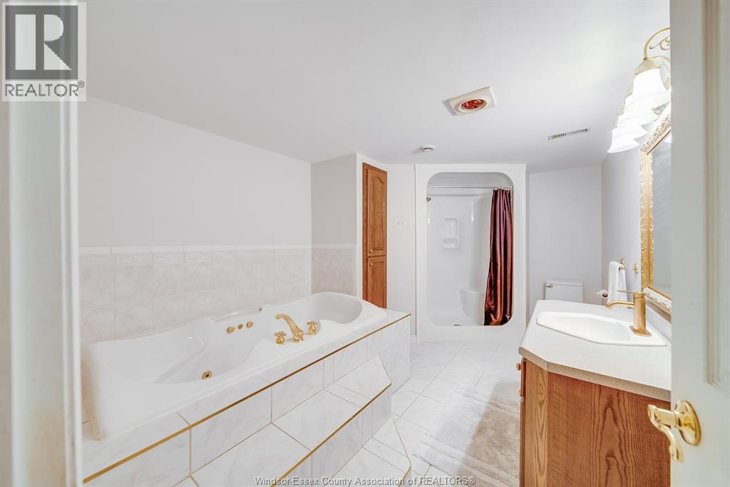 1694 Chornoby, Tecumseh, ON