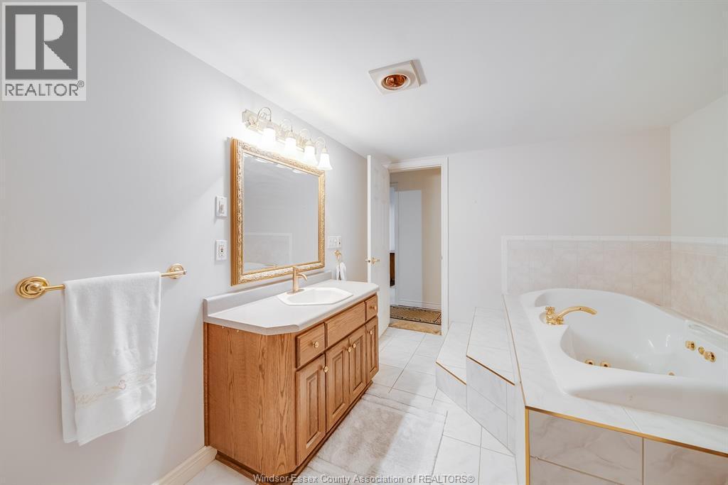 1694 Chornoby, Tecumseh, ON