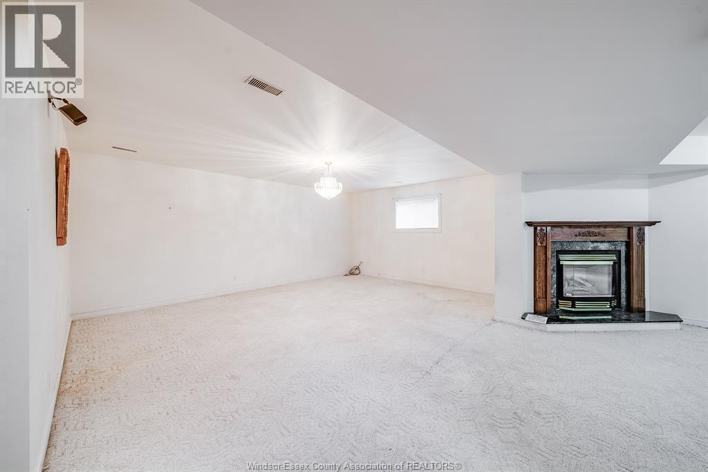 1694 Chornoby, Tecumseh, ON