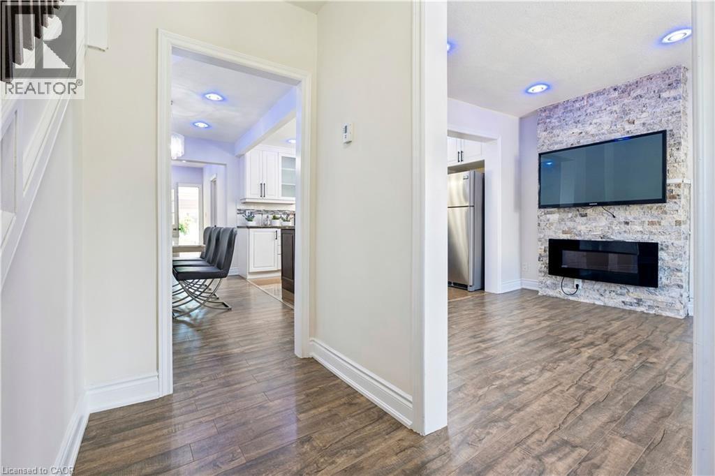 180 Campbell Avenue, Hamilton, ON - Indoor With Fireplace