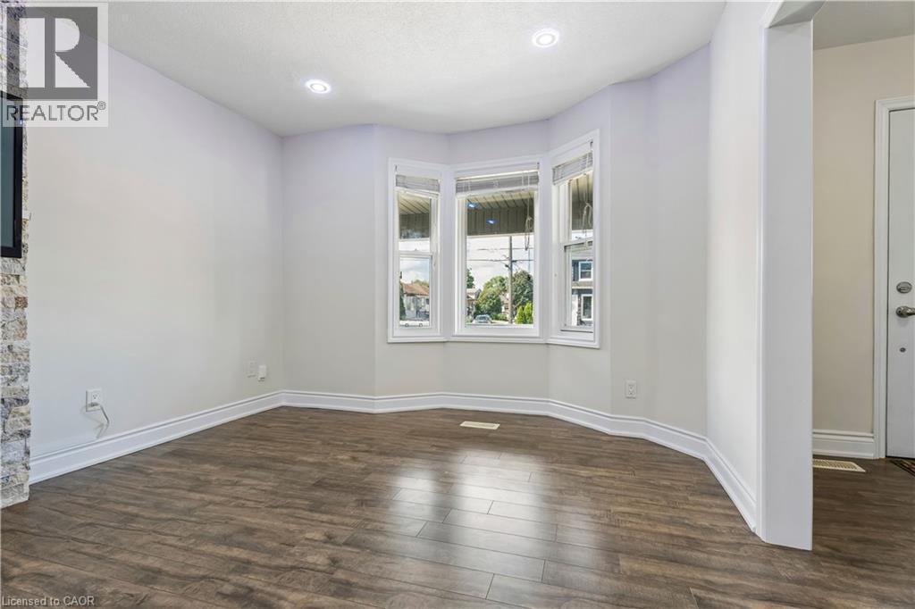 180 Campbell Avenue, Hamilton, ON - Indoor Photo Showing Other Room