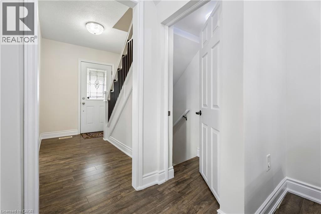 180 Campbell Avenue, Hamilton, ON - Indoor Photo Showing Other Room