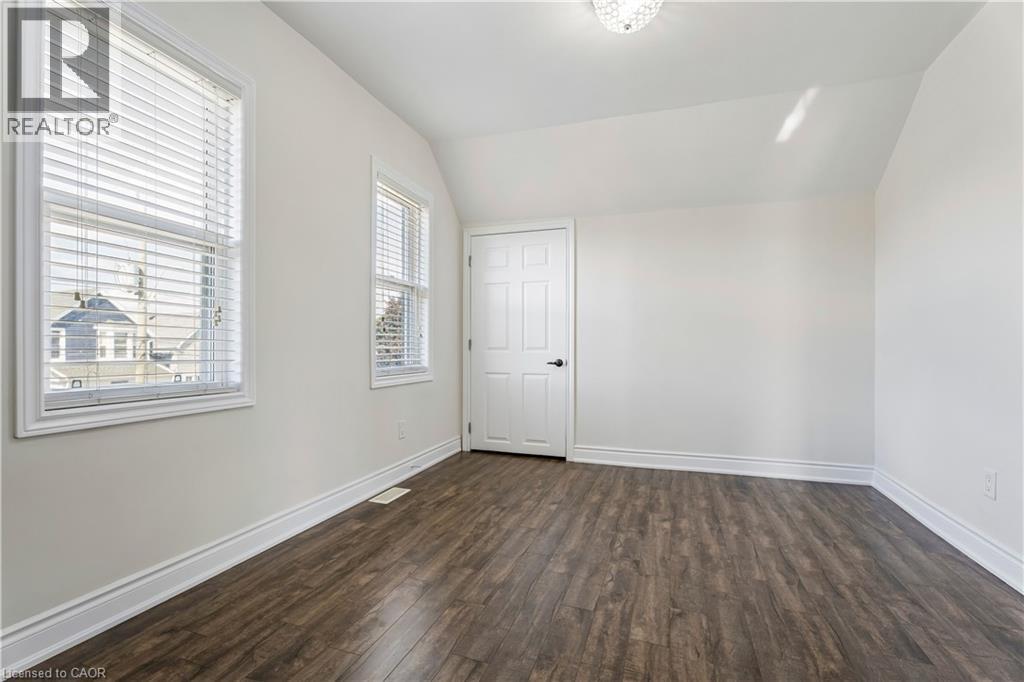 180 Campbell Avenue, Hamilton, ON - Indoor Photo Showing Other Room