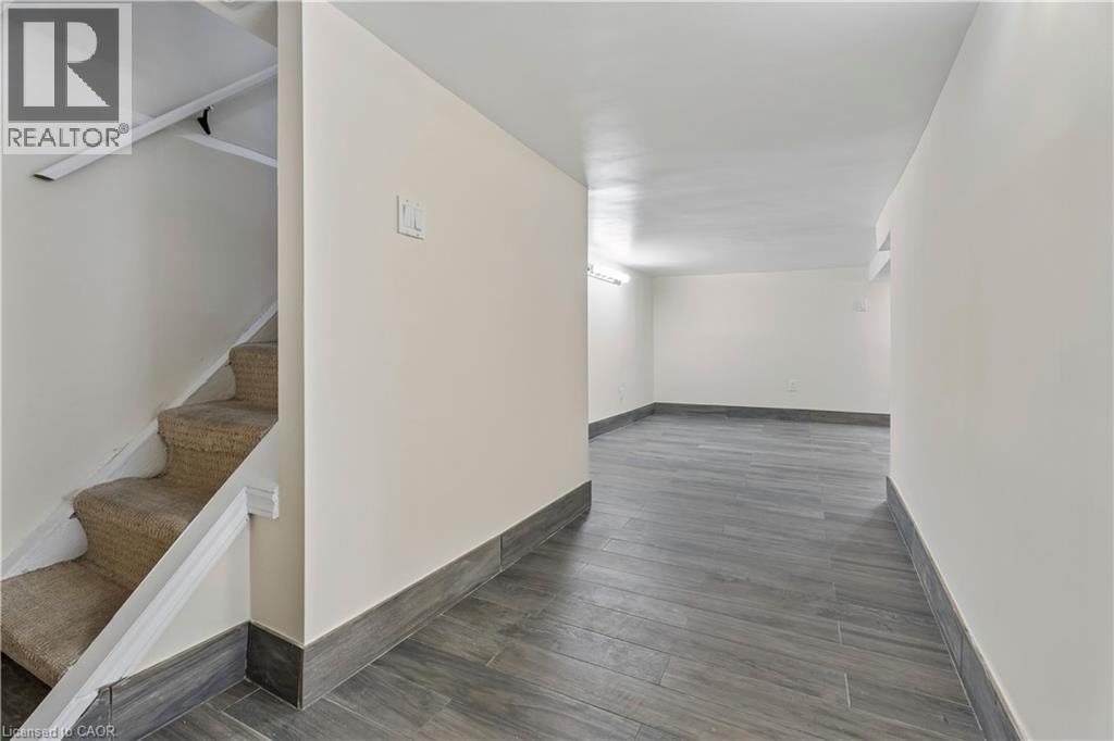 180 Campbell Avenue, Hamilton, ON - Indoor Photo Showing Other Room