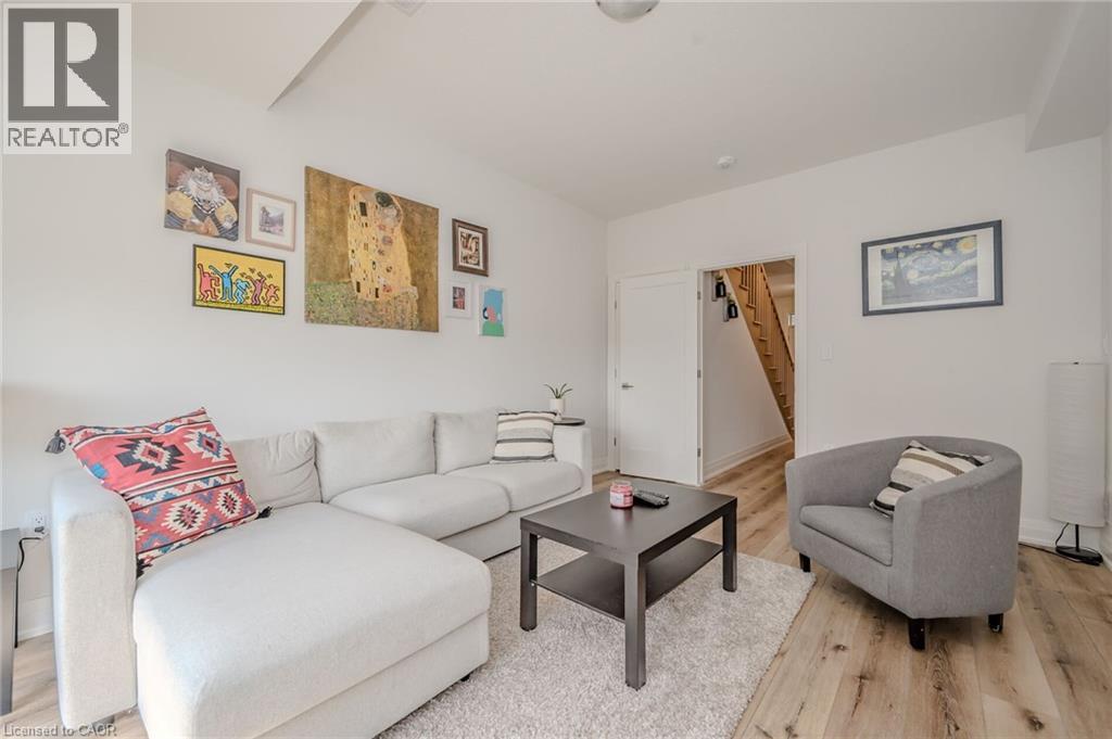 16 Raspberry Lane, Mount Hope, ON