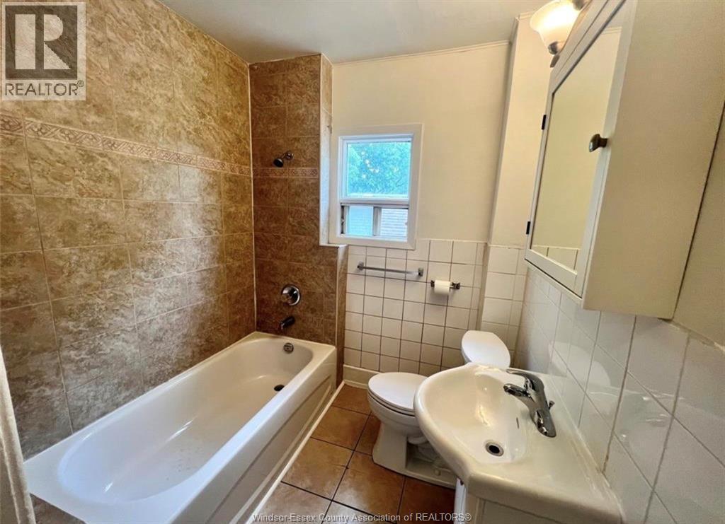 3458 Harris, Windsor, ON