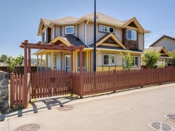 #1-921 Colville Rd Esquimalt, BC V9E 6H9