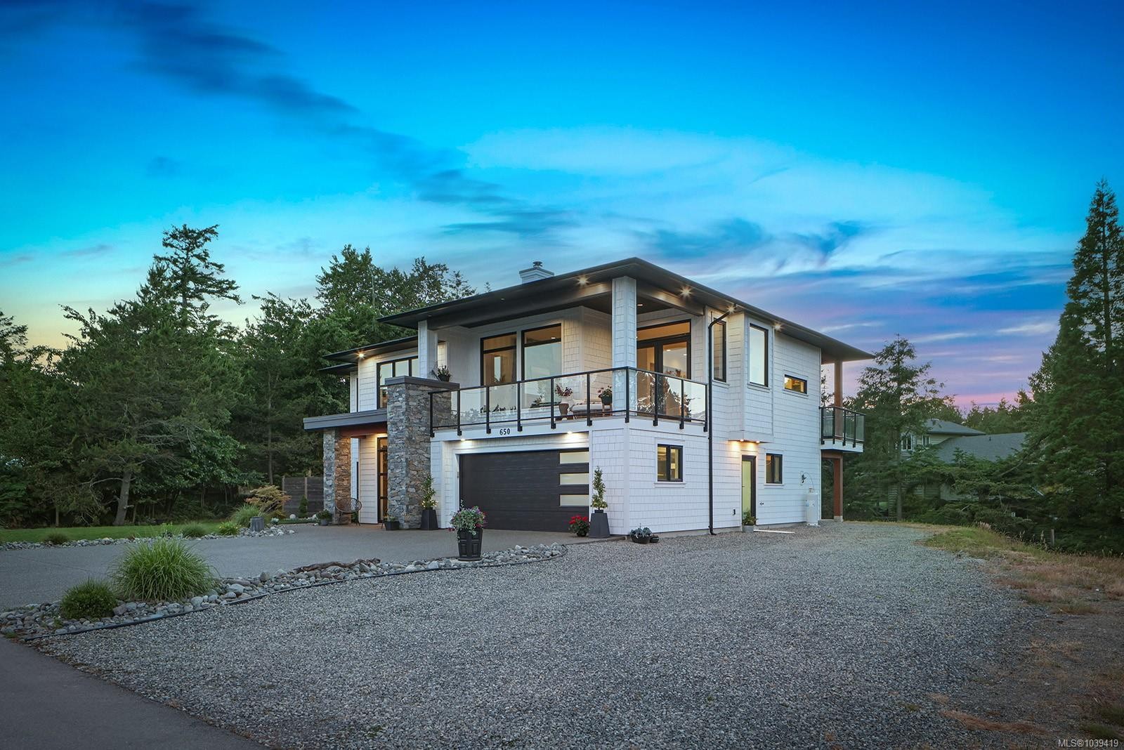 650 Lazo Rd, Comox, BC
