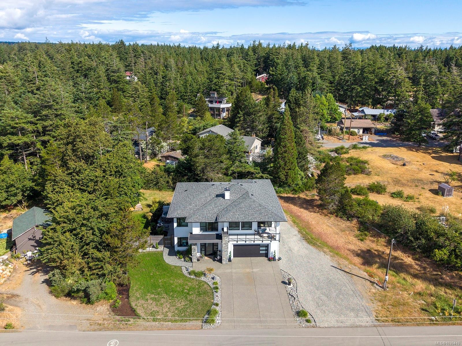 650 Lazo Rd, Comox, BC