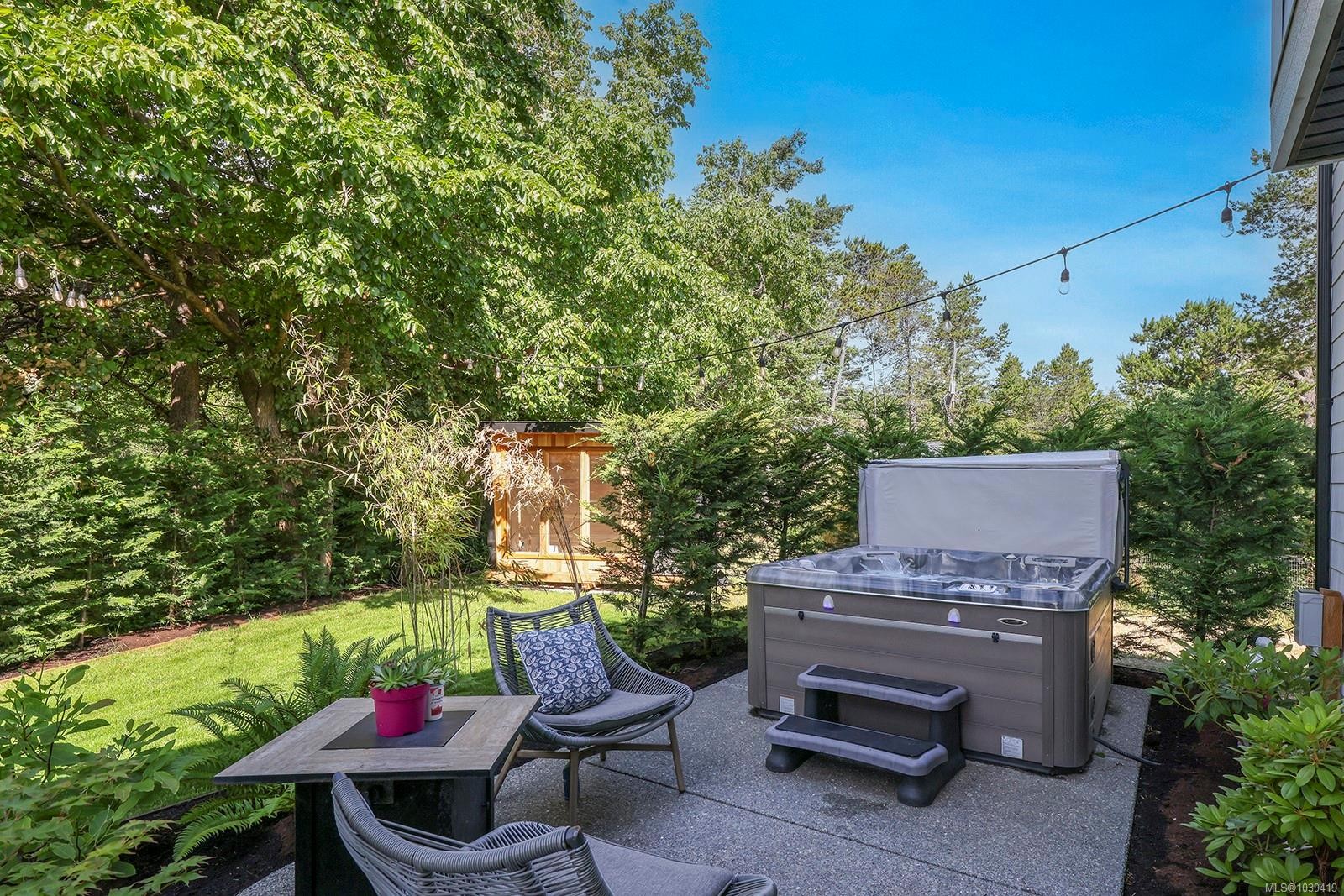 650 Lazo Rd, Comox, BC