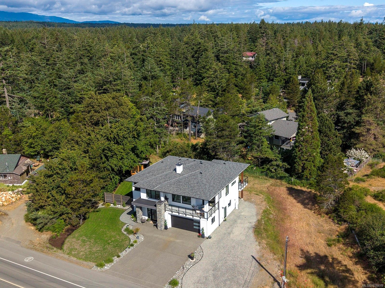 650 Lazo Rd, Comox, BC