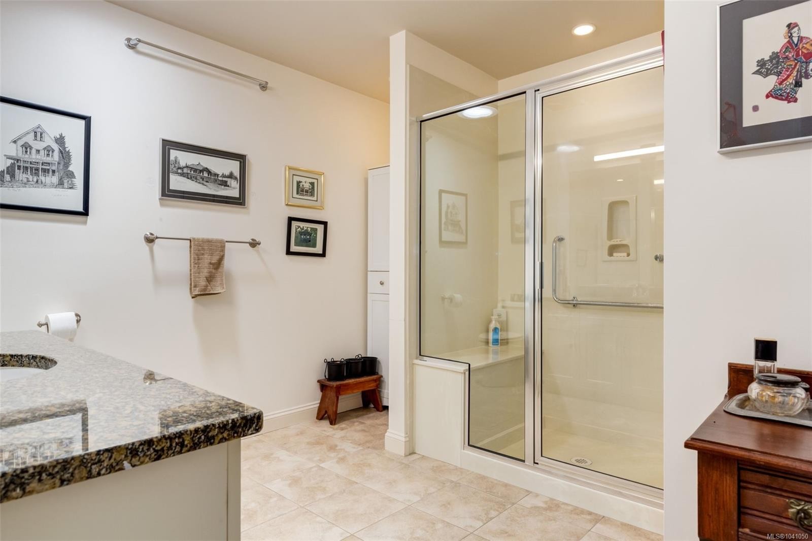 #302-222 Second Ave West, Qualicum Beach, BC