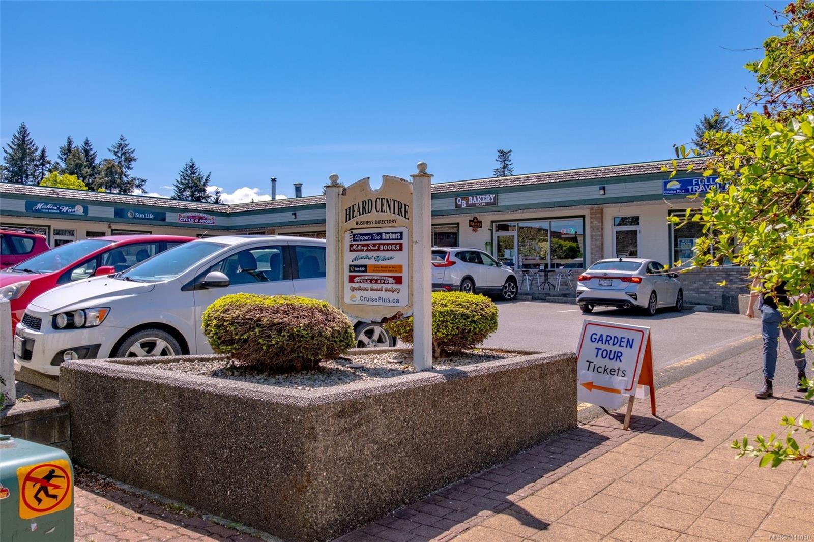 #302-222 Second Ave West, Qualicum Beach, BC