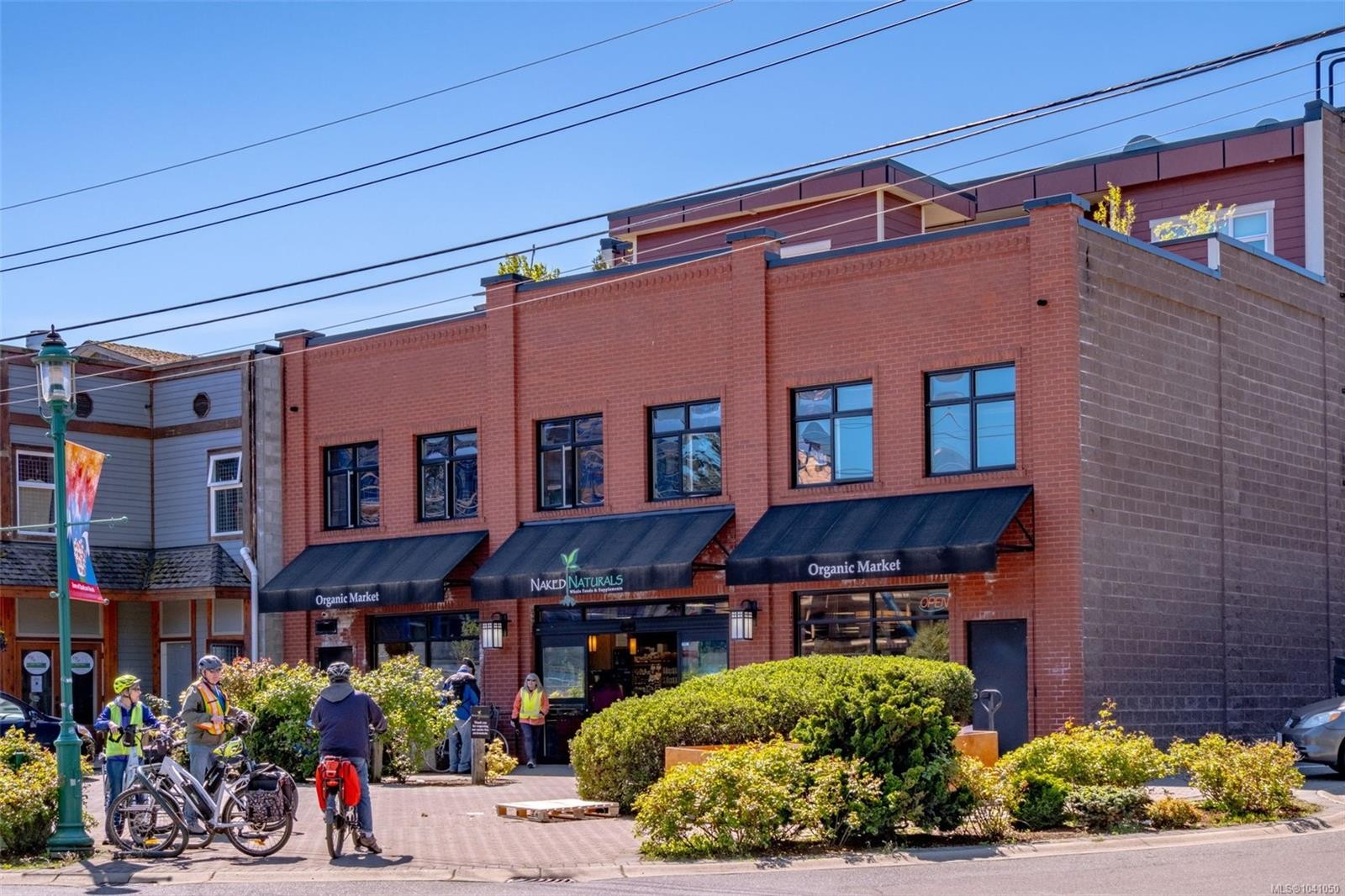 #302-222 Second Ave West, Qualicum Beach, BC
