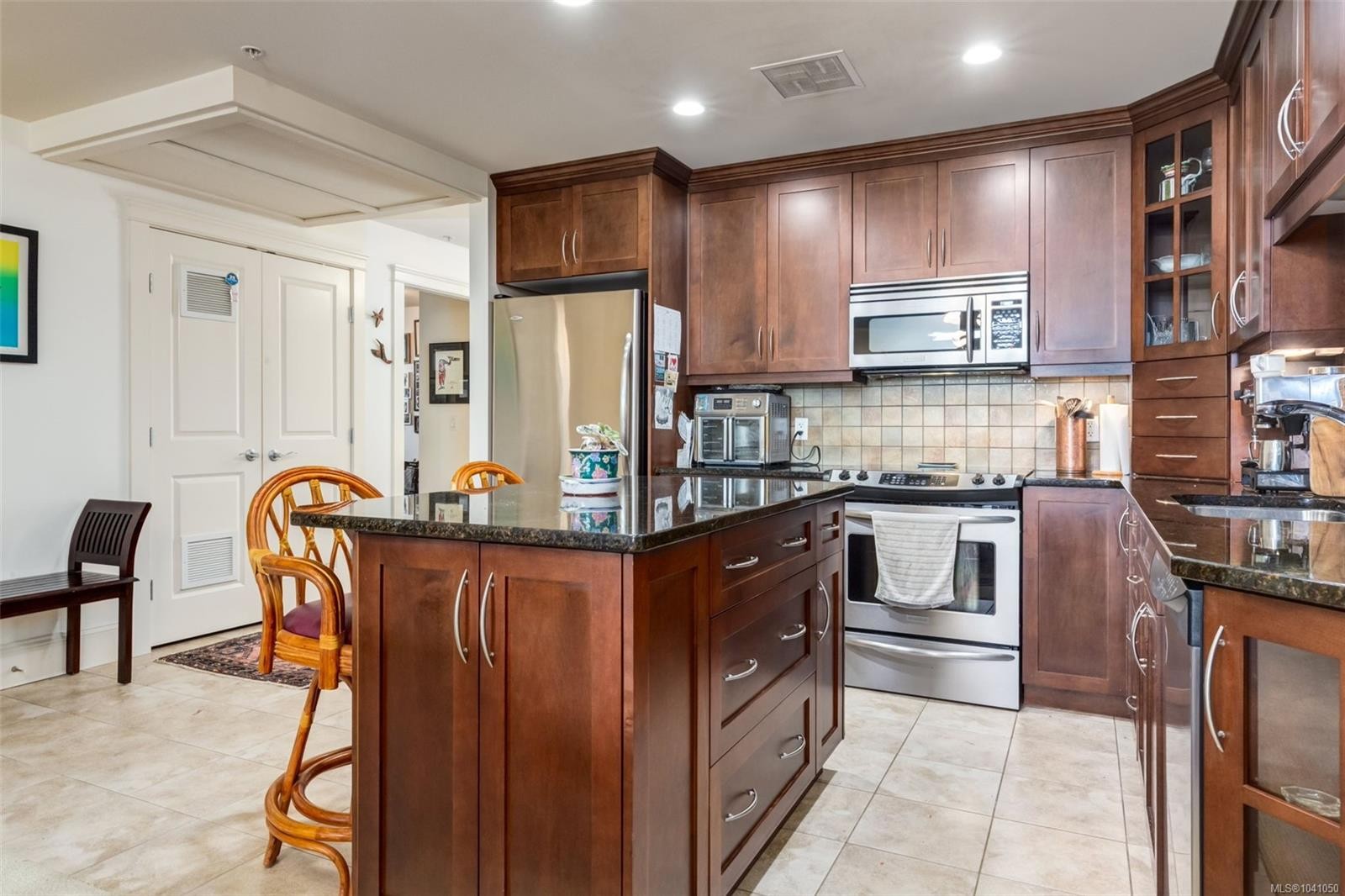 #302-222 Second Ave West, Qualicum Beach, BC