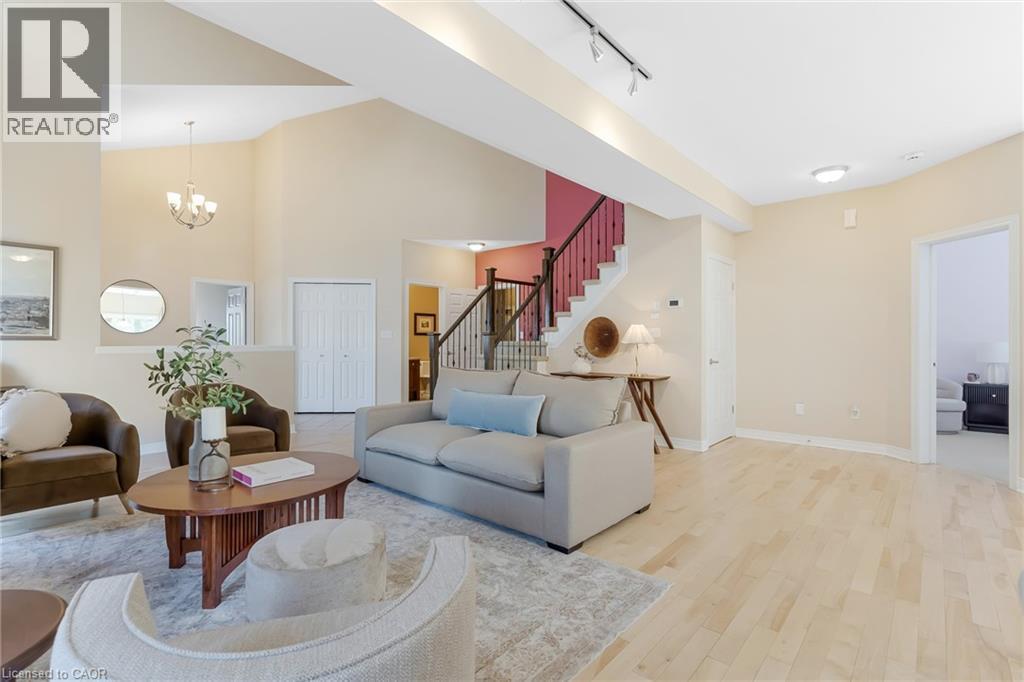 227 Chestnut Hill Crescent, Kitchener, ON - Indoor Photo Showing Living Room