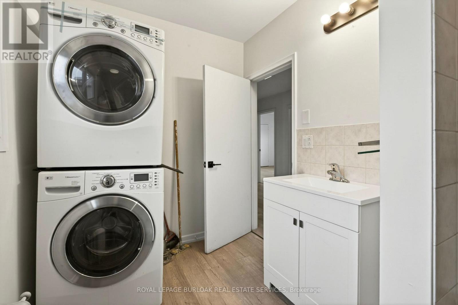1012 North Shore Boulevard E, Burlington, ON