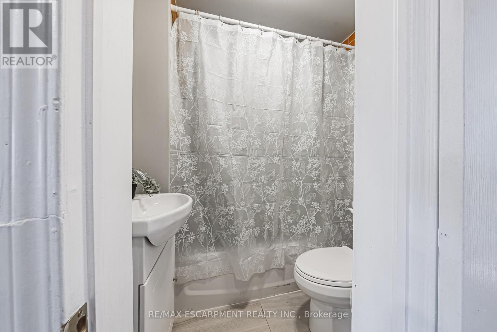 24 Rowanwood Street, Hamilton, ON