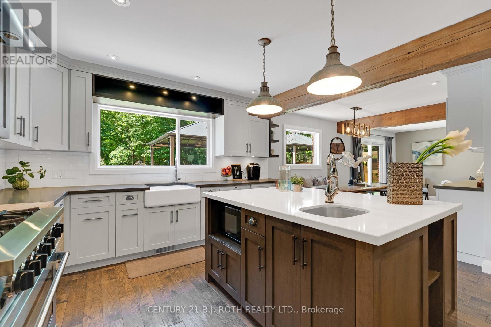 16 Spence Avenue, Springwater, ON