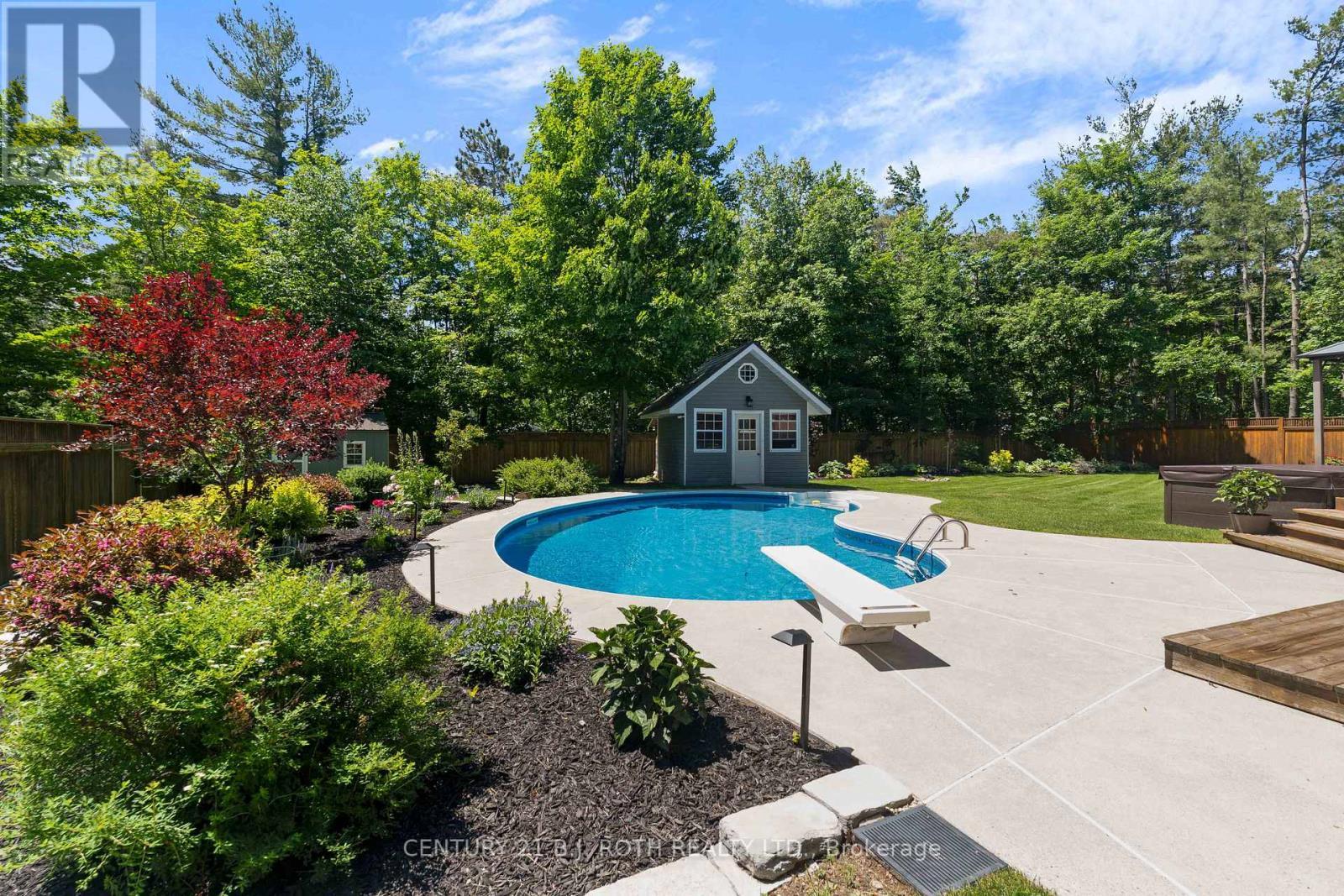 16 Spence Avenue, Springwater, ON