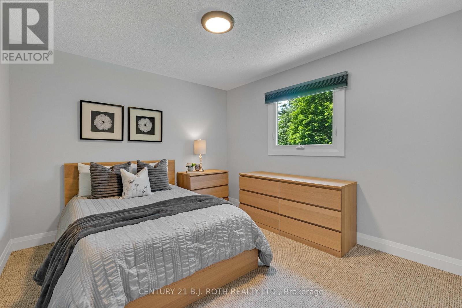 16 Spence Avenue, Springwater, ON