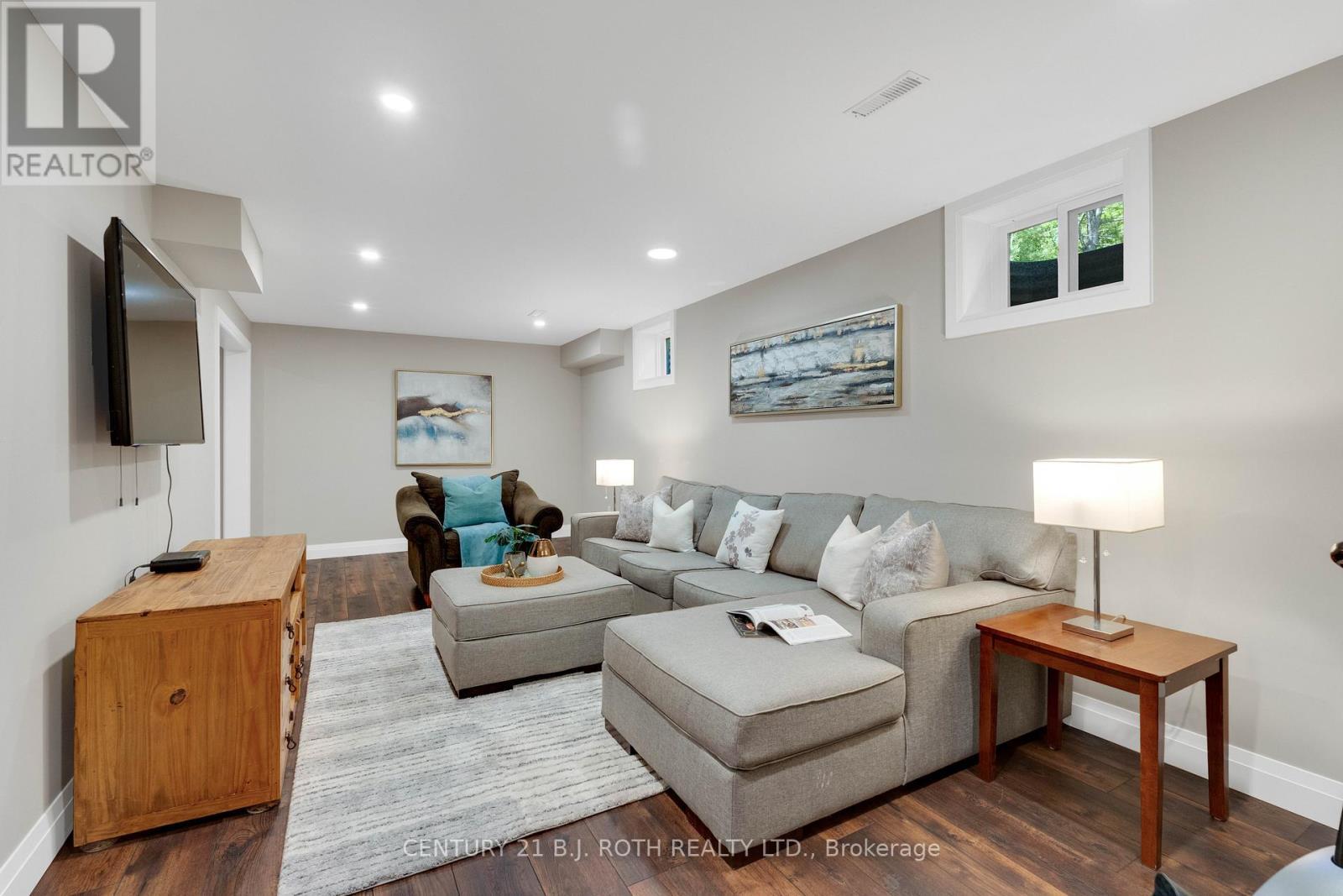 16 Spence Avenue, Springwater, ON