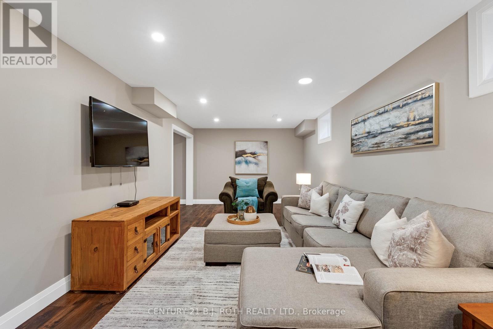 16 Spence Avenue, Springwater, ON