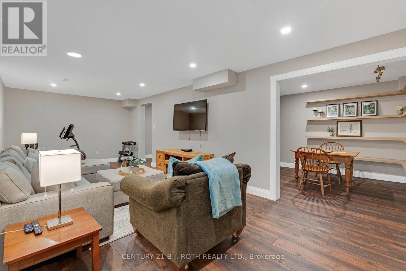 16 Spence Avenue, Springwater, ON
