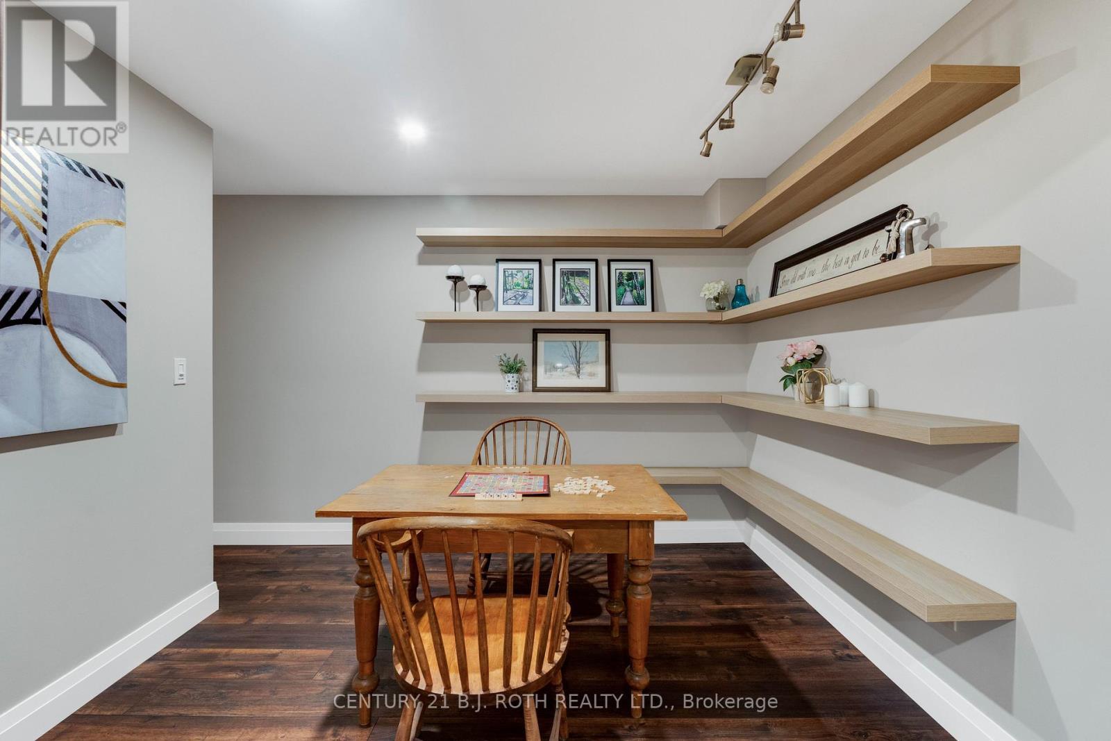 16 Spence Avenue, Springwater, ON