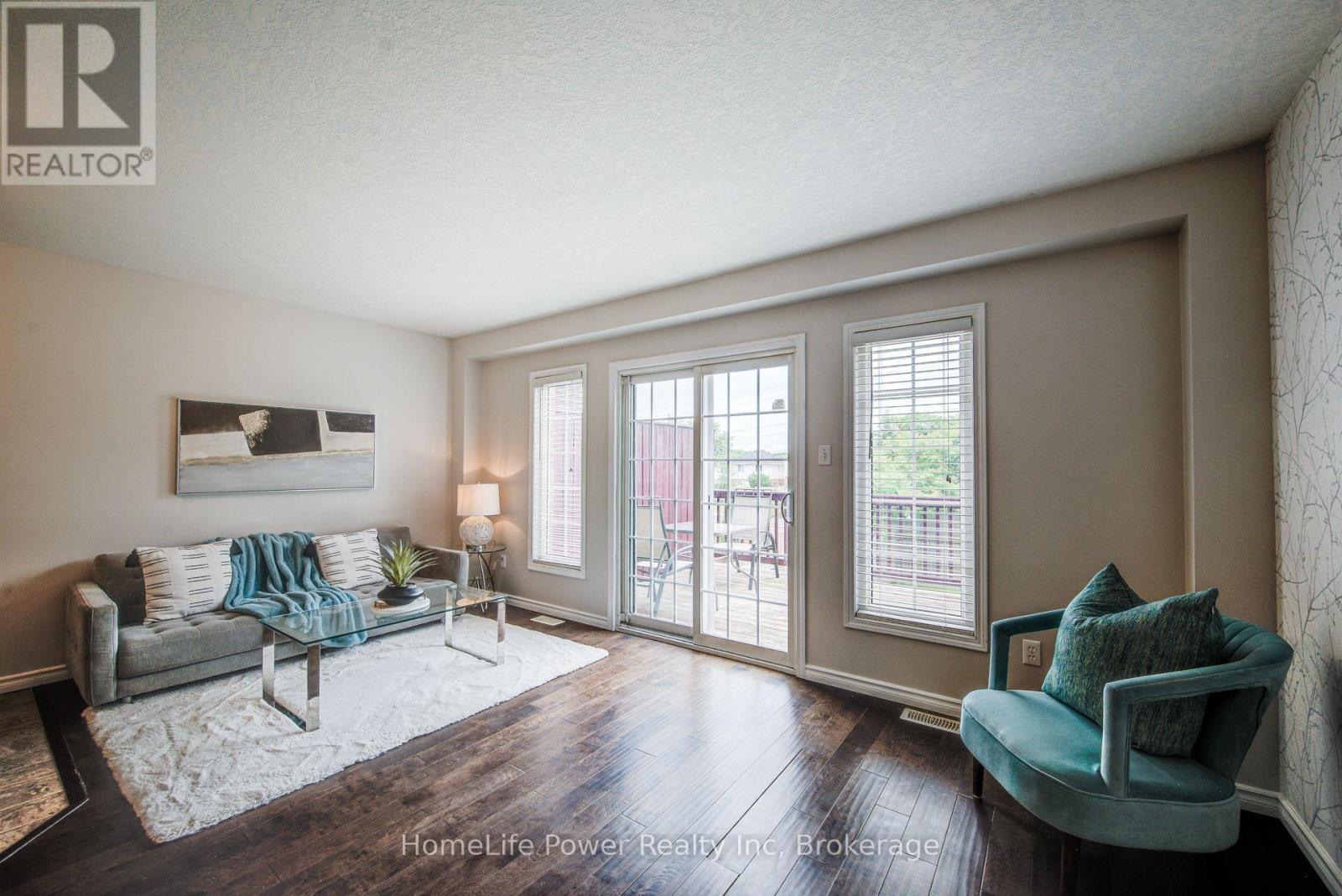 208 Featherstone Crescent, Kitchener, ON