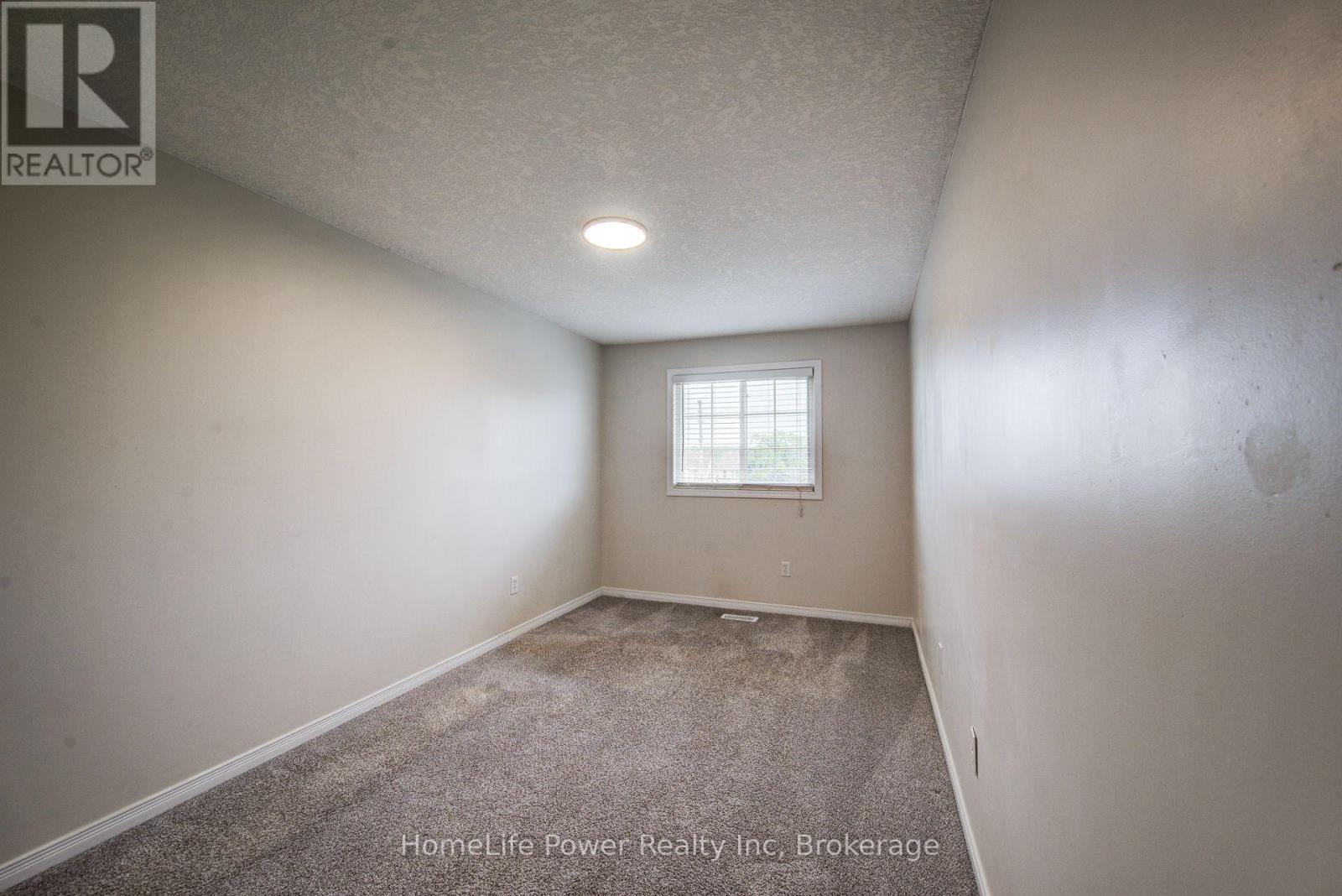 208 Featherstone Crescent, Kitchener, ON