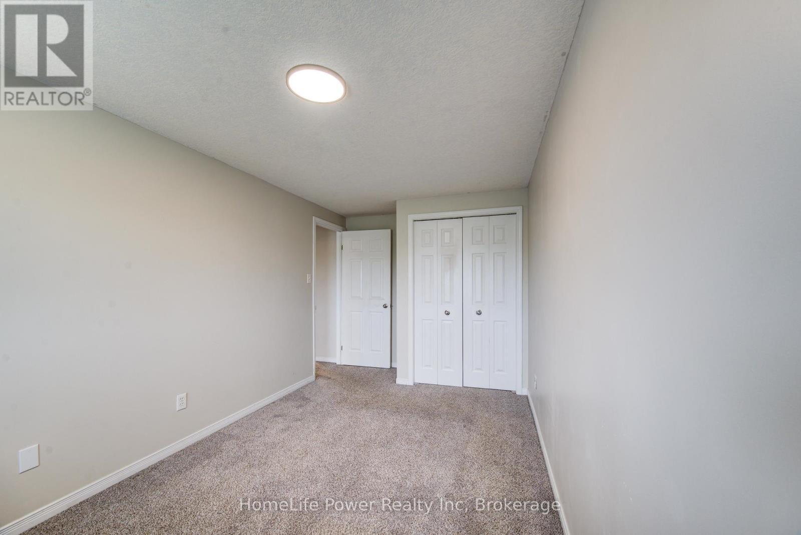 208 Featherstone Crescent, Kitchener, ON