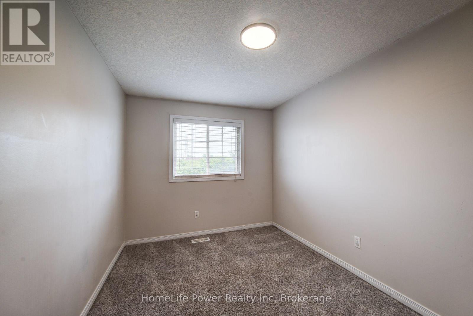 208 Featherstone Crescent, Kitchener, ON