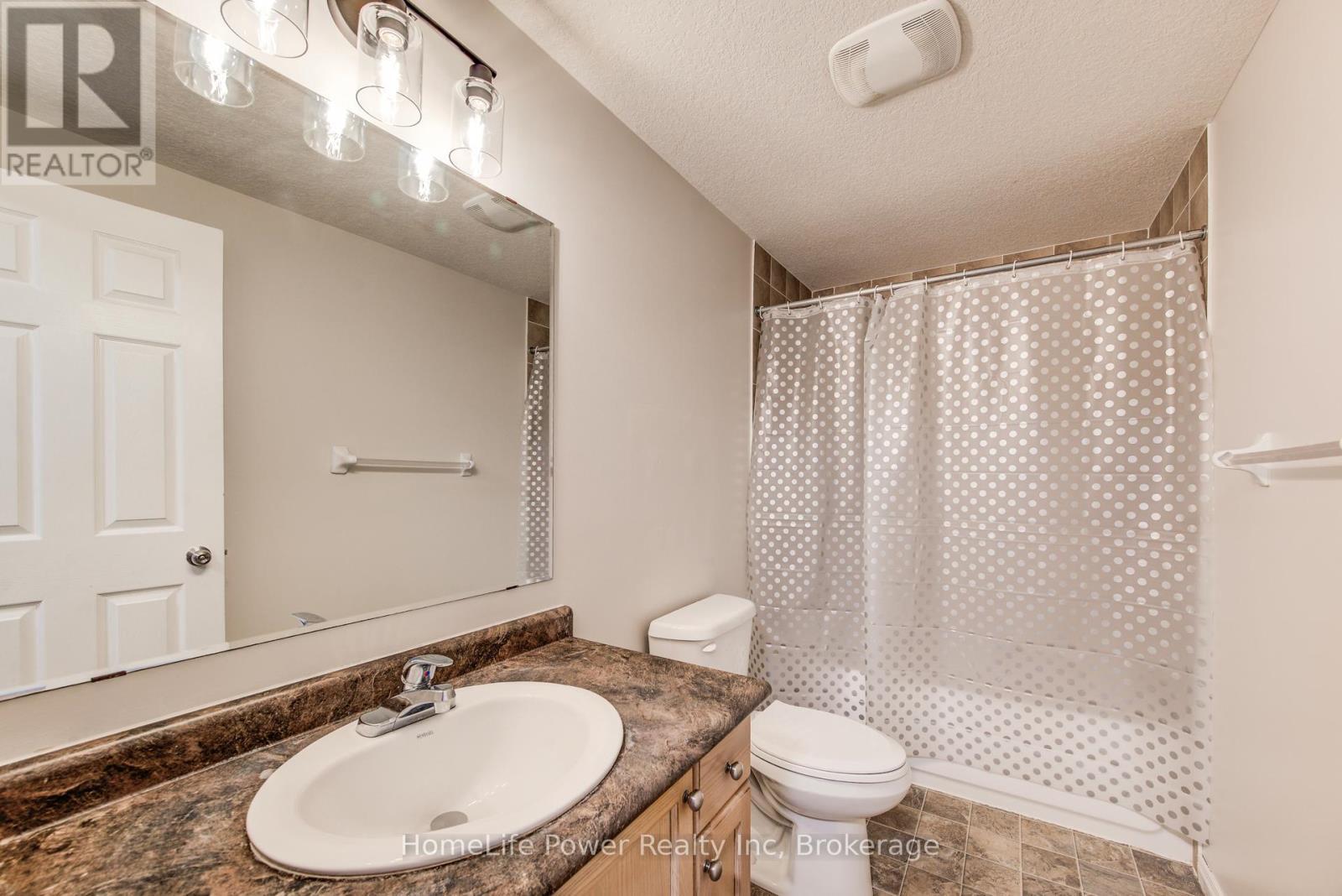 208 Featherstone Crescent, Kitchener, ON