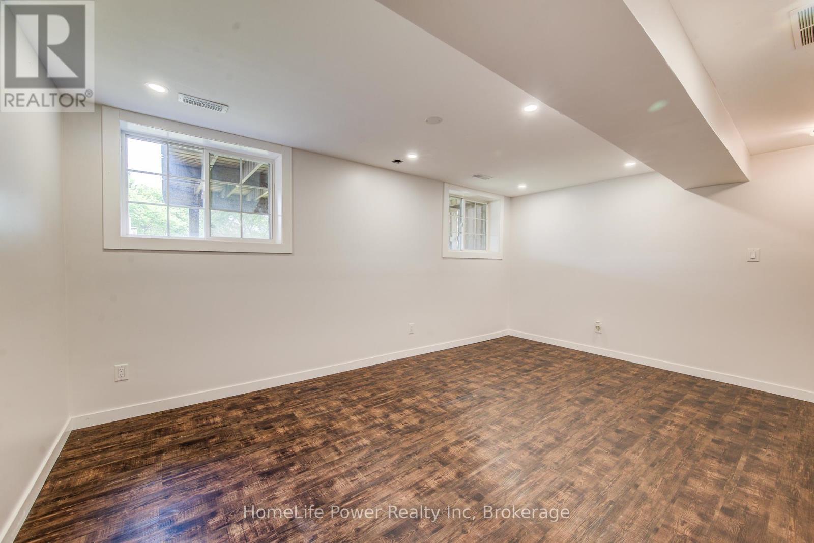 208 Featherstone Crescent, Kitchener, ON