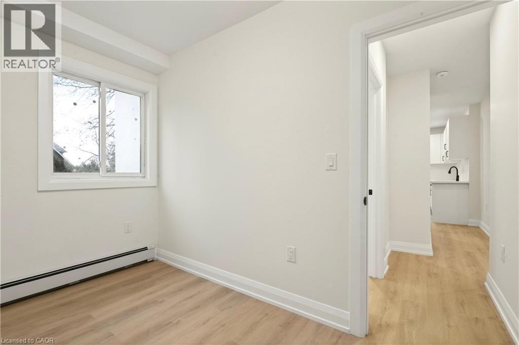 1012 North Shore Boulevard E, Burlington, ON - Indoor Photo Showing Other Room