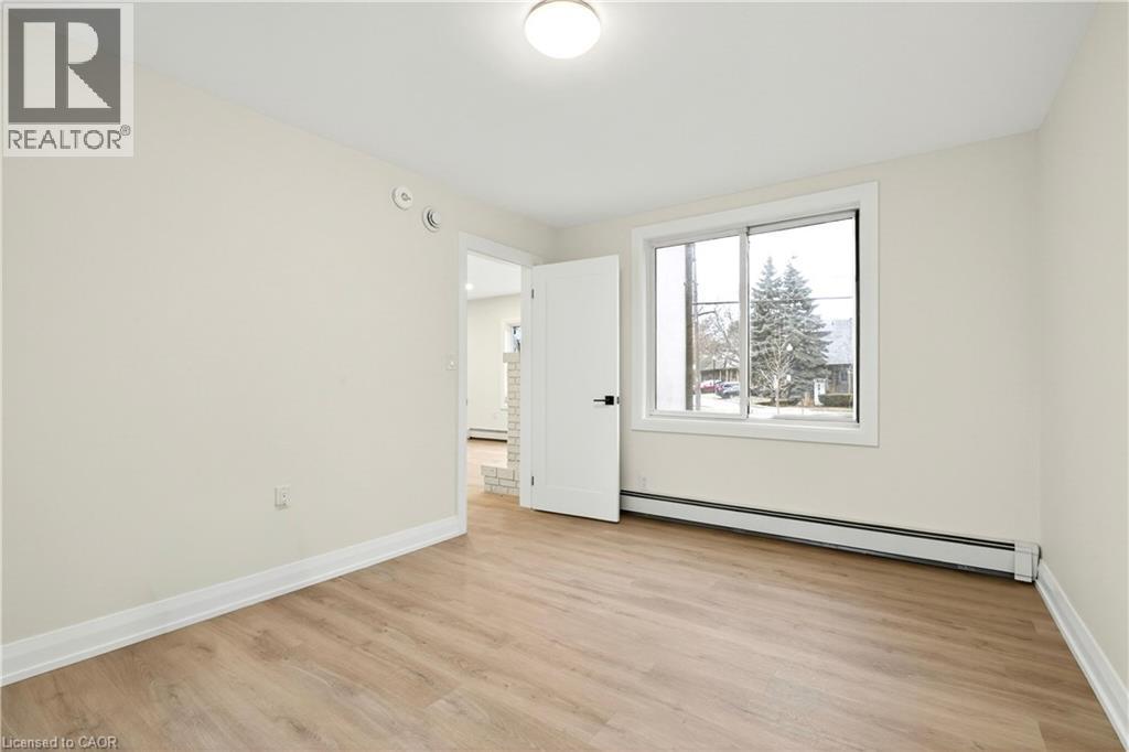 1012 North Shore Boulevard E, Burlington, ON - Indoor Photo Showing Other Room