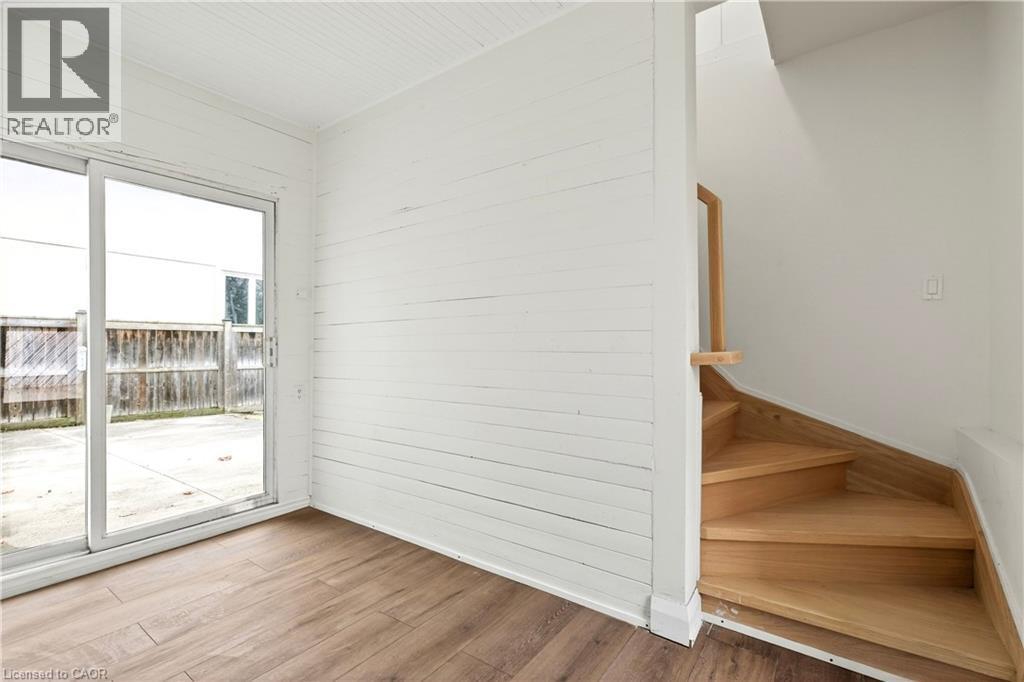 1012 North Shore Boulevard E, Burlington, ON - Indoor Photo Showing Other Room