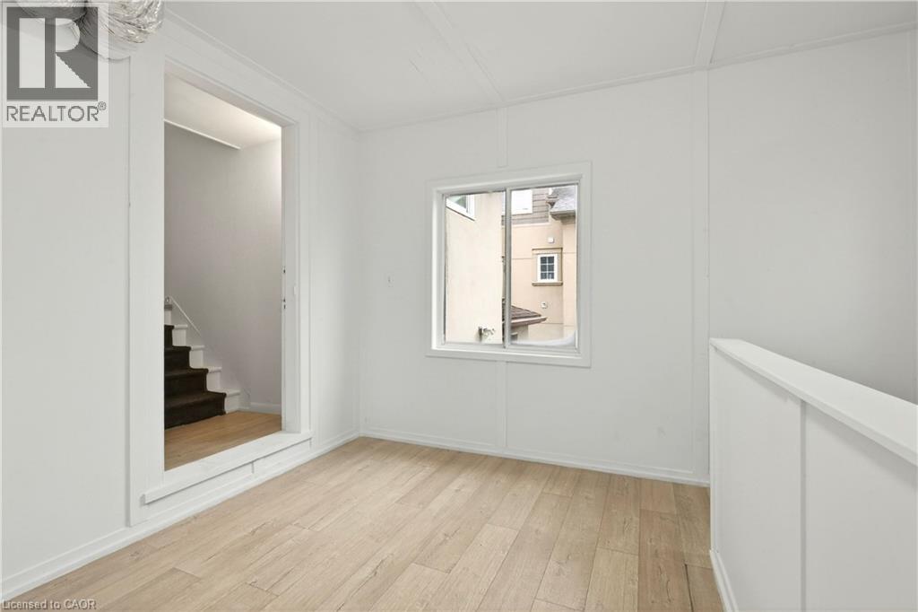 1012 North Shore Boulevard E, Burlington, ON - Indoor Photo Showing Other Room