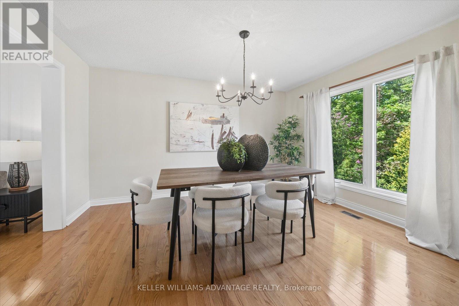 Large dining room - 72 Bonacres Avenue, Toronto, ON