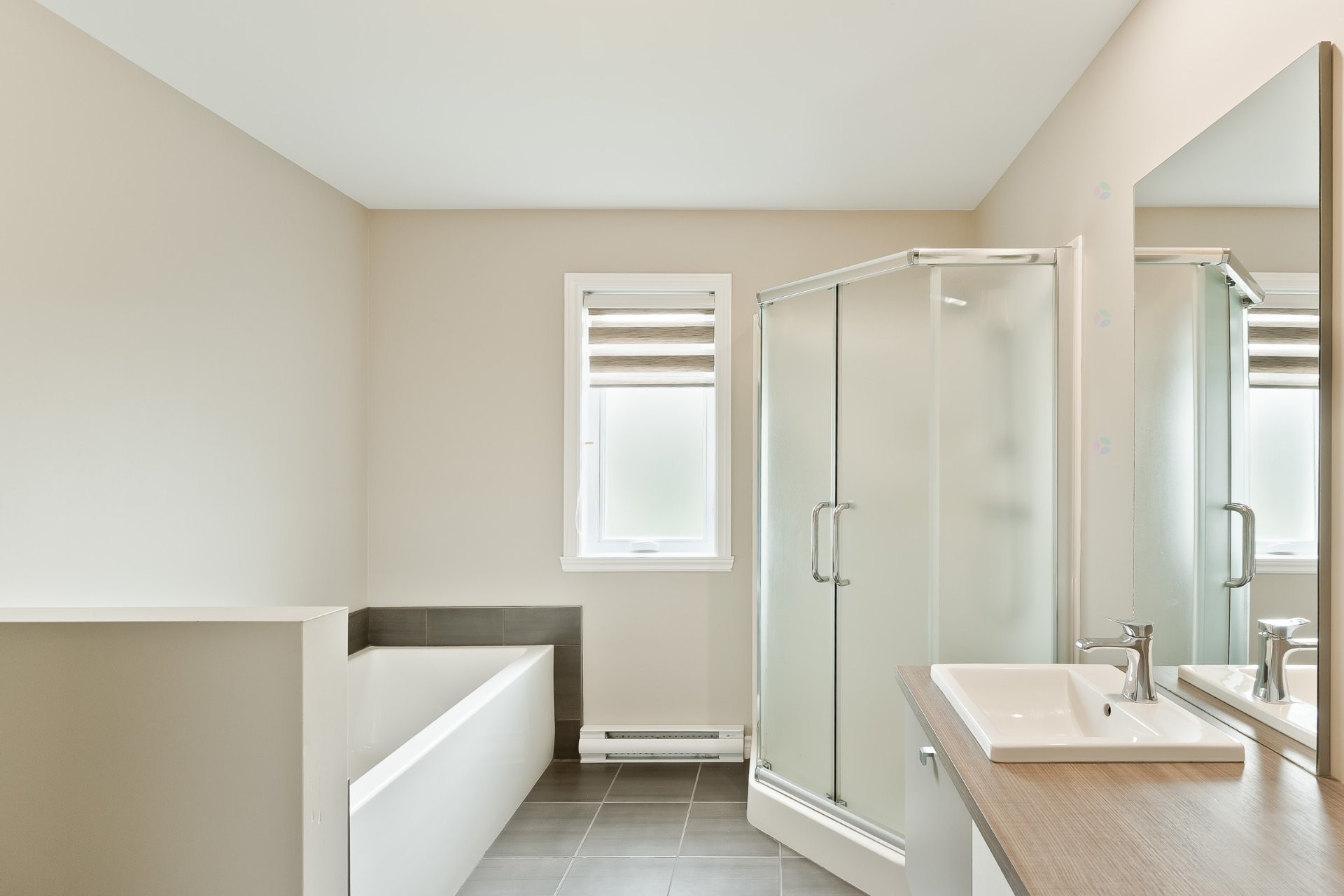 Salle de bains - 95 Rue Raymond-Auger, Sherbrooke (Brompton/Rock Forest/Saint-Élie/Deauville), QC - Indoor Photo Showing Bathroom