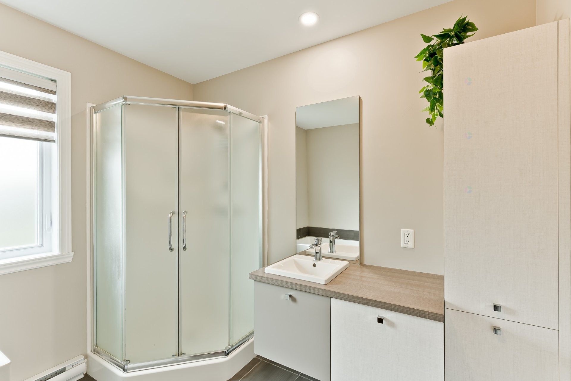 Salle de bains - 95 Rue Raymond-Auger, Sherbrooke (Brompton/Rock Forest/Saint-Élie/Deauville), QC - Indoor Photo Showing Bathroom