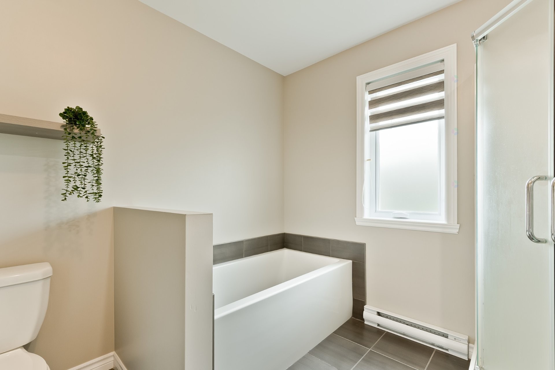 Salle de bains - 95 Rue Raymond-Auger, Sherbrooke (Brompton/Rock Forest/Saint-Élie/Deauville), QC - Indoor Photo Showing Bathroom
