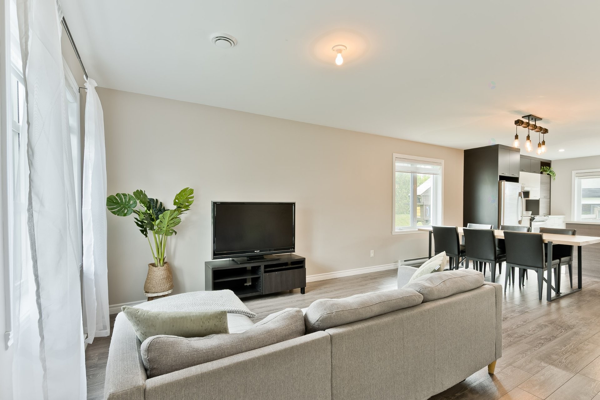 Salon - 95 Rue Raymond-Auger, Sherbrooke (Brompton/Rock Forest/Saint-Élie/Deauville), QC - Indoor Photo Showing Living Room