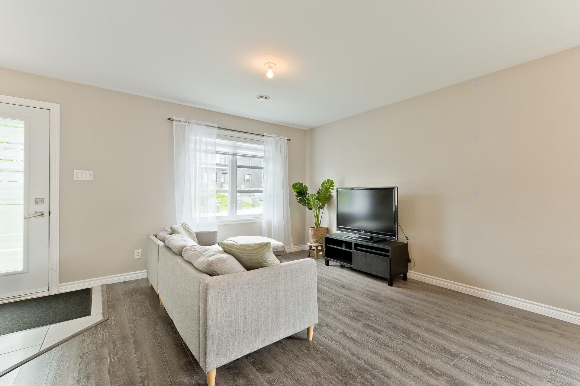 Salon - 95 Rue Raymond-Auger, Sherbrooke (Brompton/Rock Forest/Saint-Élie/Deauville), QC - Indoor Photo Showing Living Room